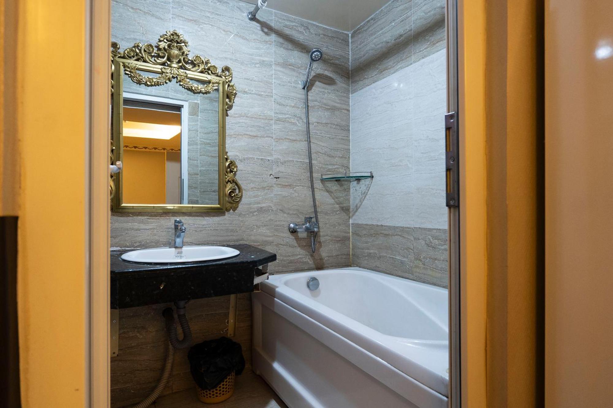 Crowne Bui Vien Hotel مدينة هوشي منه المظهر الخارجي الصورة